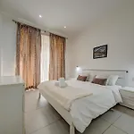 Spinola Bay 2 Bedroom W Jacuzzi & Sea View 아파트