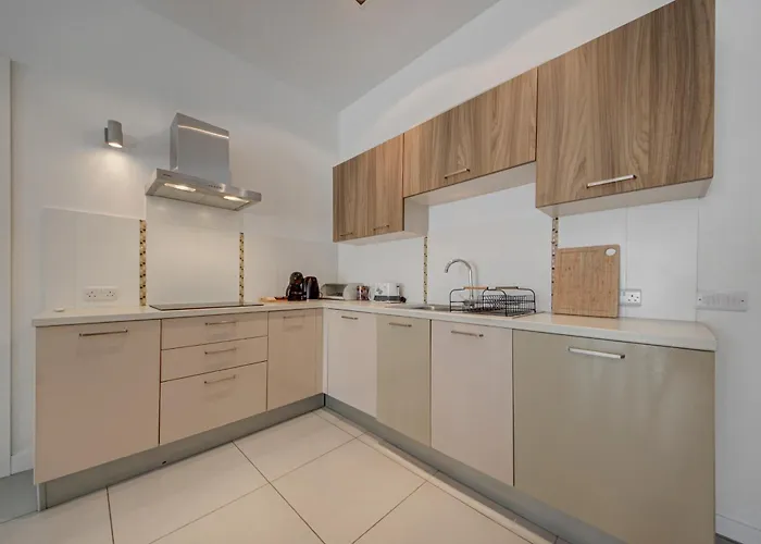 Spinola Bay 2 Bedroom W Jacuzzi & Sea View Apartmán