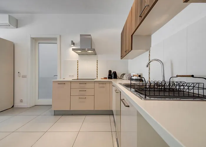 Spinola Bay 2 Bedroom W Jacuzzi & Sea View