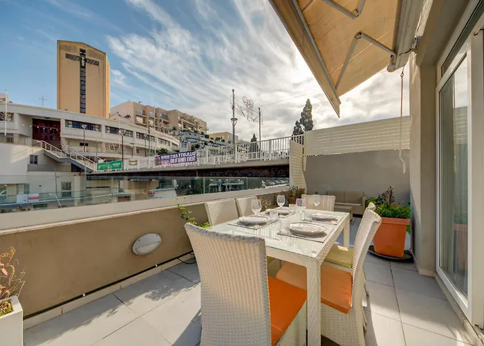 Spinola Bay 2 Bedroom W Jacuzzi & Sea View
