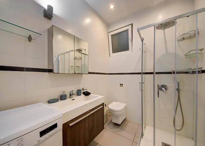 Spinola Bay 2 Bedroom W Jacuzzi & Sea View Apartmán *