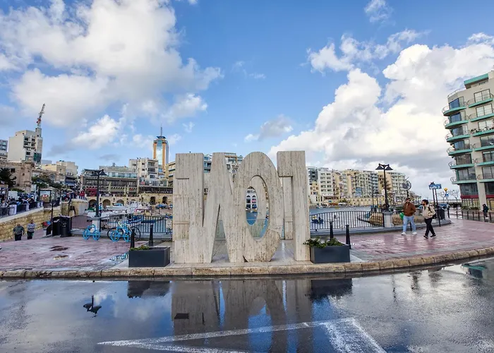 Spinola Bay 2 Bedroom W Jacuzzi & Sea View Apartmán Saint Julian's