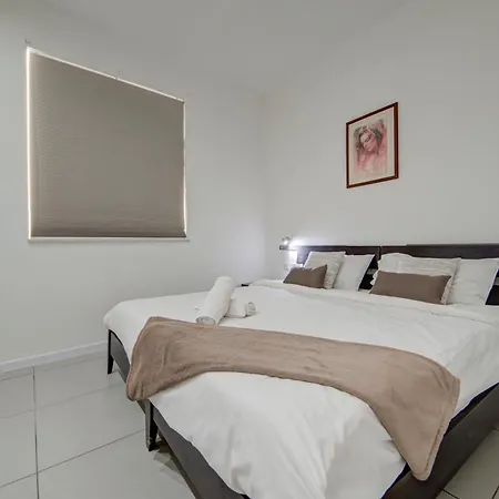 Spinola Bay 2 Bedroom W Jacuzzi & Sea View *