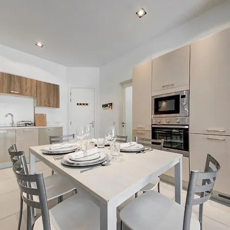 Spinola Bay 2 Bedroom W Jacuzzi & Sea View Daire *