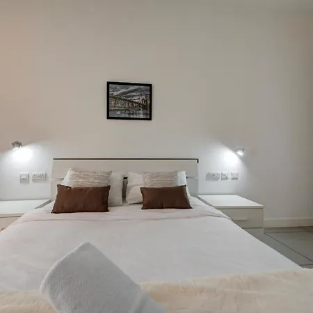 Spinola Bay 2 Bedroom W Jacuzzi & Sea View شقة