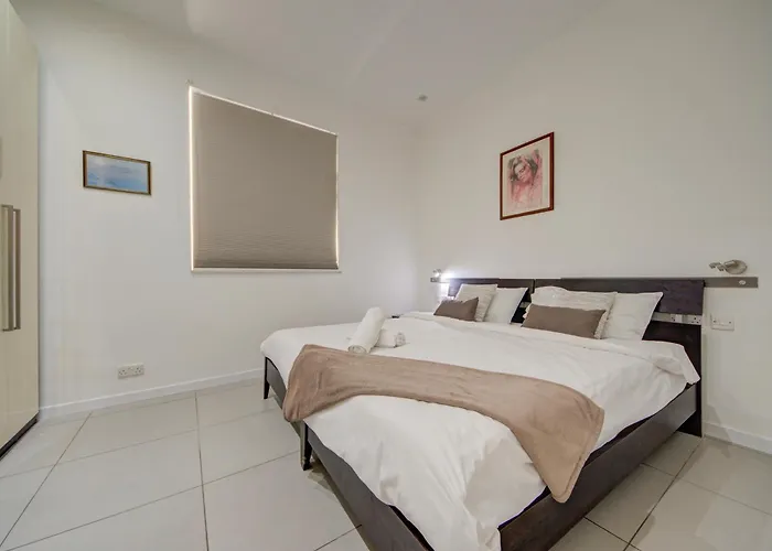 Apartament Spinola Bay 2 Br W Jacuzzi&sea View St. Julian's