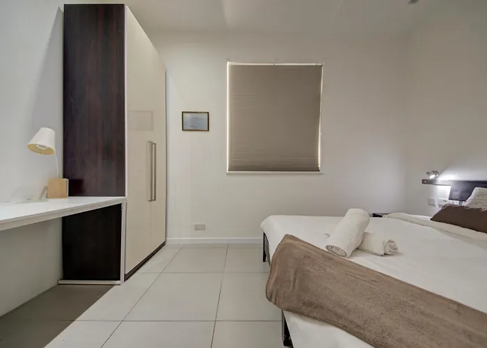 Spinola Bay 2 Br W Jacuzzi&sea View