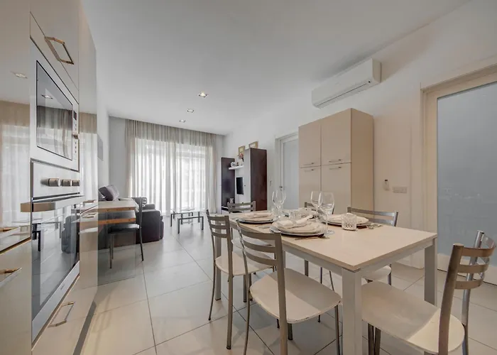 Spinola Bay 2 Bedroom W Jacuzzi & Sea View * سانت جوليان