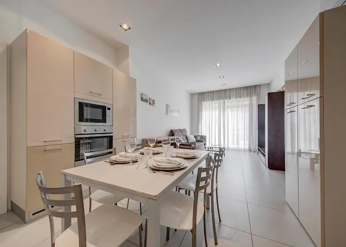 Spinola Bay 2 Bedroom W Jacuzzi & Sea View شقة سانت جوليان