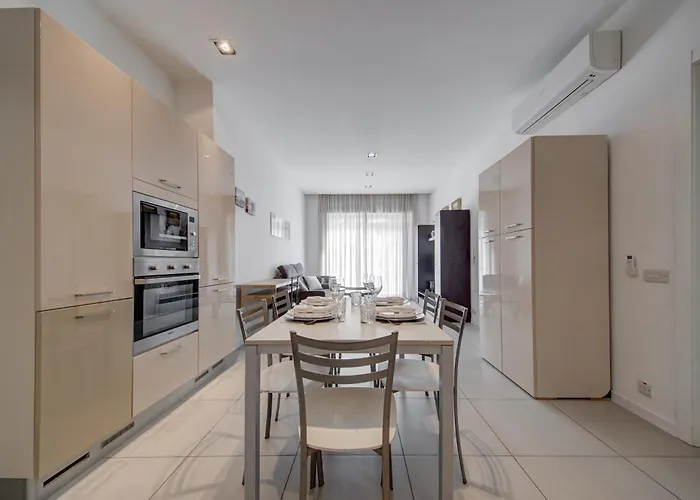 شقة Spinola Bay 2 Bedroom W Jacuzzi & Sea View سانت جوليان