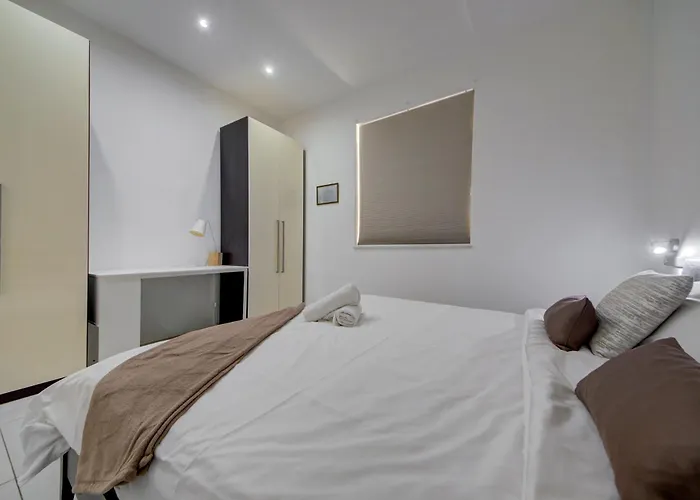 Apartament Spinola Bay 2 Br W Jacuzzi&sea View St. Julian's