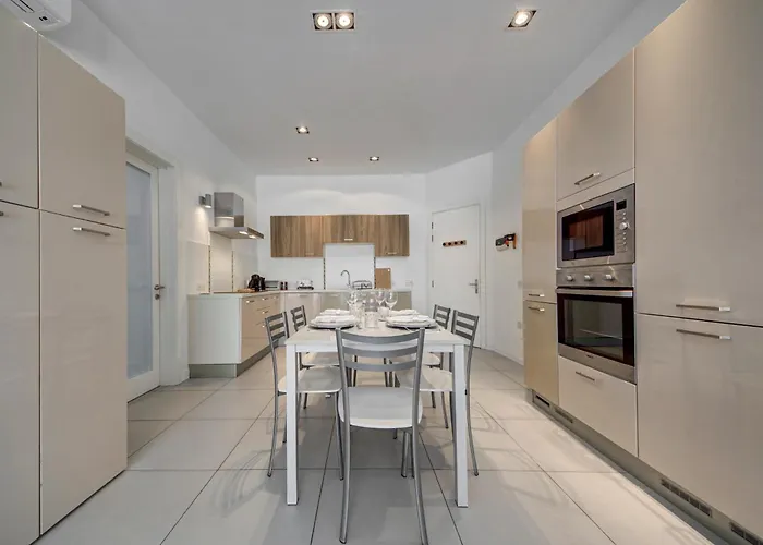 Spinola Bay 2 Bedroom W Jacuzzi & Sea View Saint Julian's