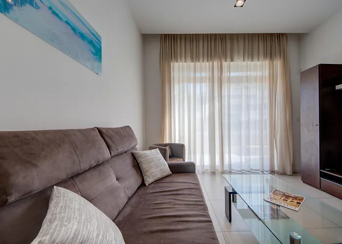 Spinola Bay 2 Bedroom W Jacuzzi & Sea View *