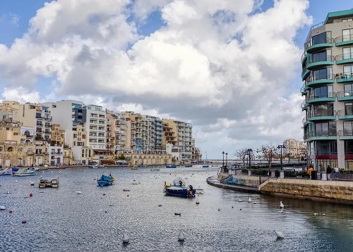 Spinola Bay 2 Bedroom W Jacuzzi & Sea View 公寓 *