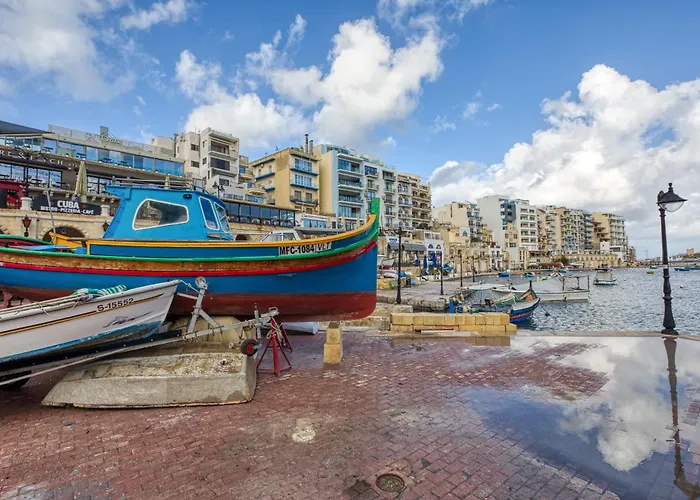 Spinola Bay 2 Bedroom W Jacuzzi & Sea View شقة *