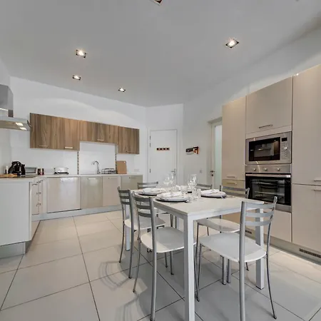 Spinola Bay 2 Bedroom W Jacuzzi & Sea View Lägenhet