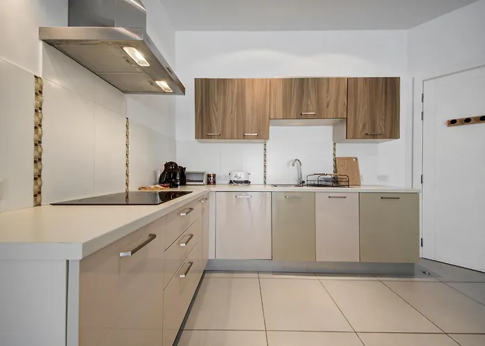 Spinola Bay 2 Bedroom W Jacuzzi & Sea View Διαμέρισμα Saint Julian's