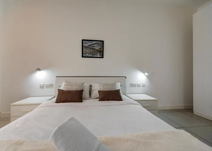 Spinola Bay 2 Bedroom W Jacuzzi & Sea View Διαμέρισμα